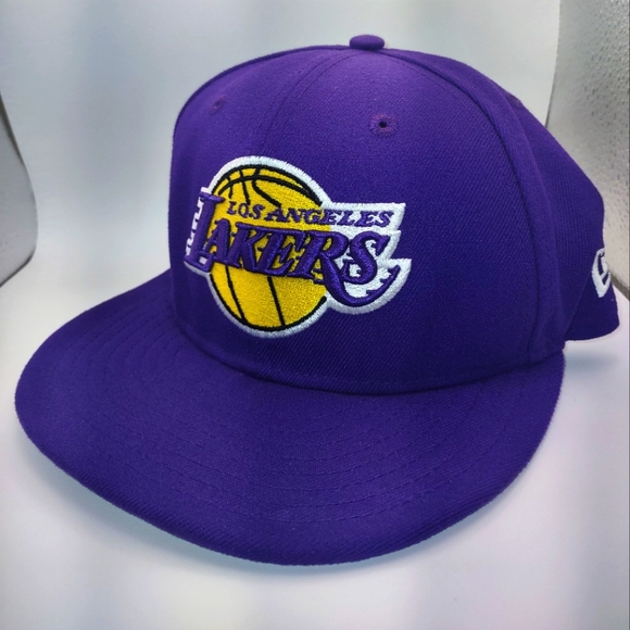 Lakers New Era Snap Back - Picture 1 of 5